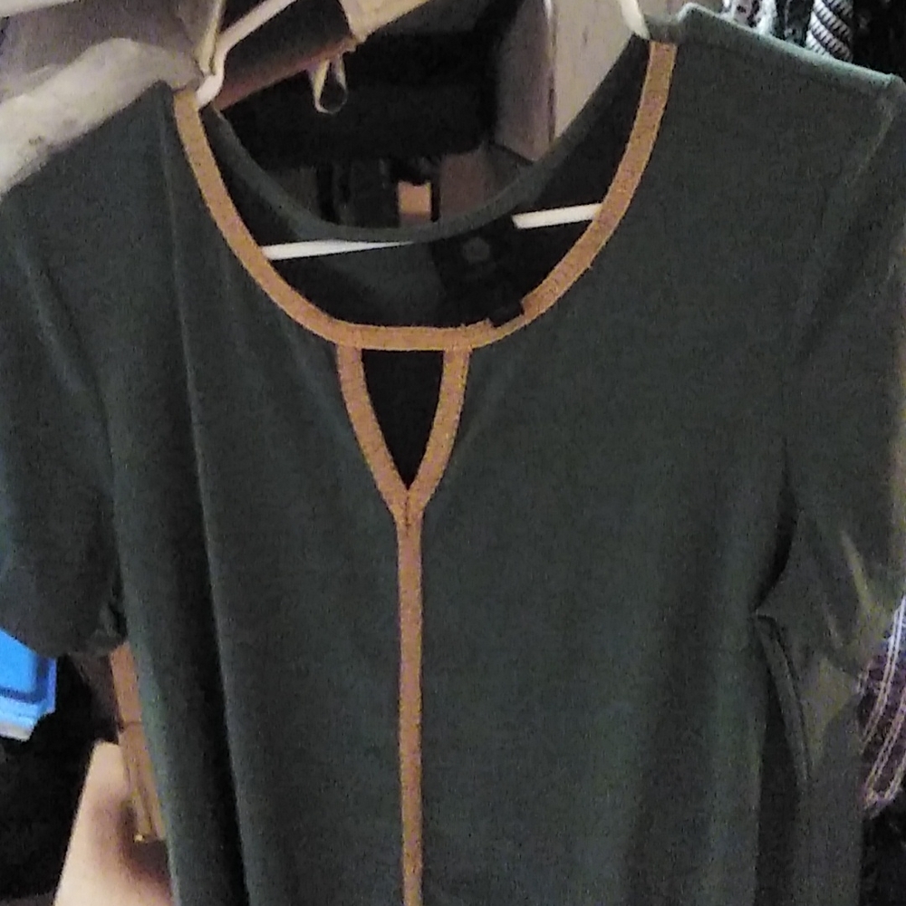 Sage green/Gold trim short sleeve keyhole top